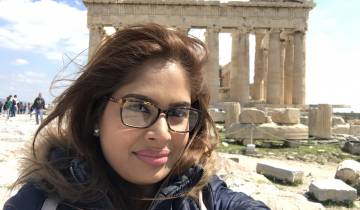 Woman taking selfie with the Parthenon in the background.