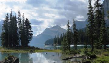Scenic view of a lake with mountains in the background.