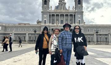 Group posing in front of the Royal Palace