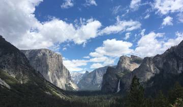 Scenic view of Yosemite National Park with mountains.