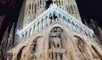 Night view of a large ornate cathedral.