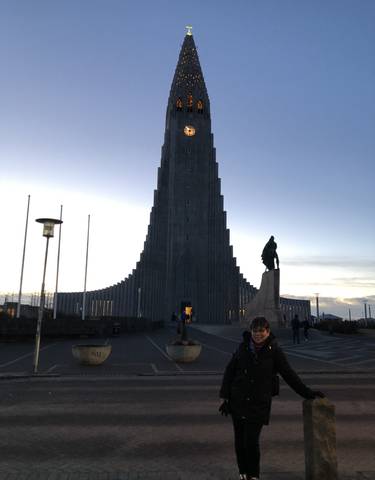 Woman standing in front of Hallgrímskirkja church.