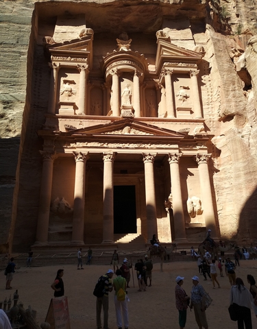 The Treasury in Petra with clear details and rich lighting.