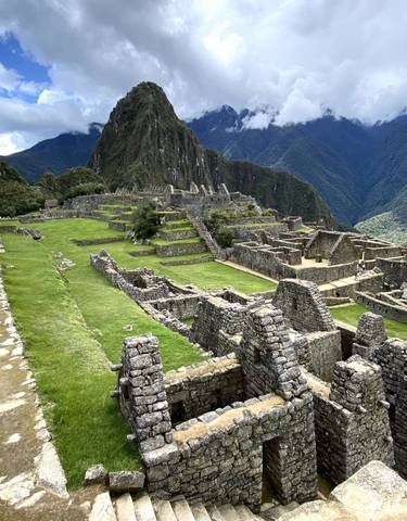 Panoramic view of Machu Picchu ruins.