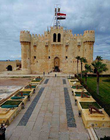 Fortress with a central entrance and people entering.