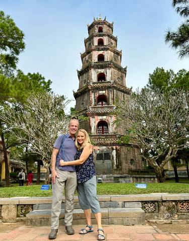 Couple posing in front of a historic pagoda.