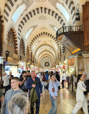 Busy indoor market with decorative vaulted ceilings