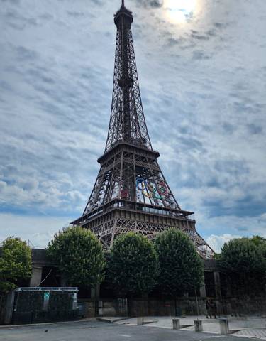 The Eiffel Tower with Olympic rings