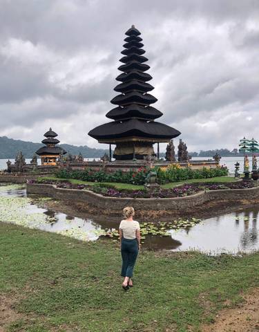 Ulun Danu Beratan Temple with lush garden and pond.