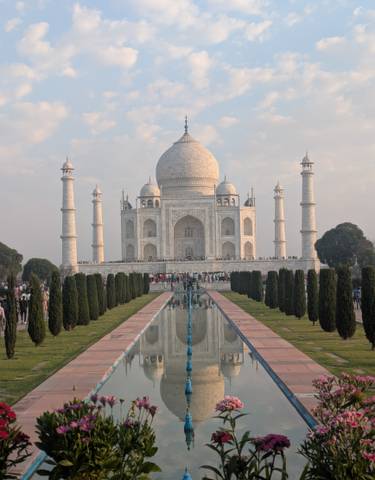 Iconic white marble mausoleum with a reflecting pool.