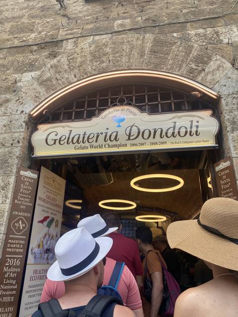 Crowd at the entrance of Gelateria Dondoli.