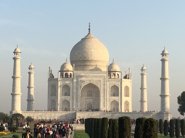 The Taj Mahal in its entirety during daytime.