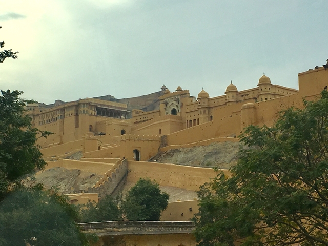 Amber Fort dominating a hillside.