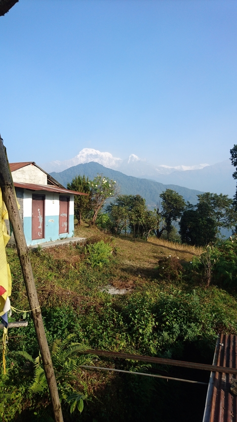       Rural house with mountains in the background on a clear day.
  