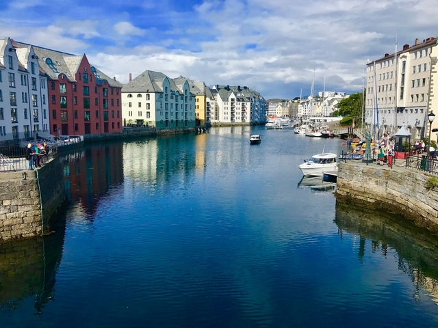       Colorful waterfront buildings with boats in a canal.
  
