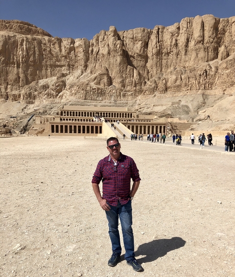      A man standing in front of the temple of Hatshepsut.
  