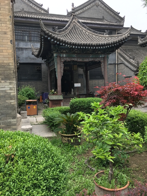       Small courtyard with plants and pavilion.
  