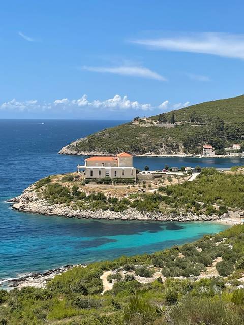       Beautiful coastal view with turquoise waters and cliffs.
  