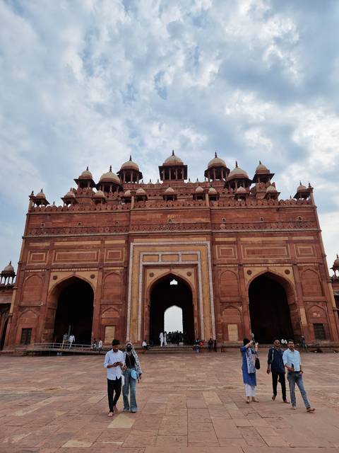       Tourists walking within the grounds of Fatehpur Sikri.
  