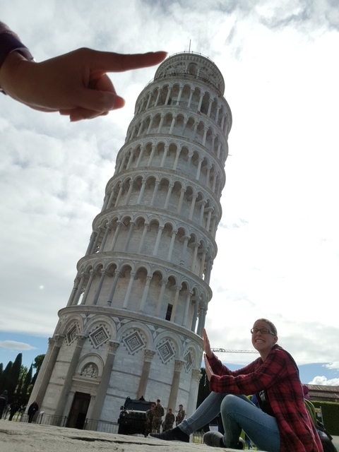 Leaning Tower of Pisa against a clear sky.