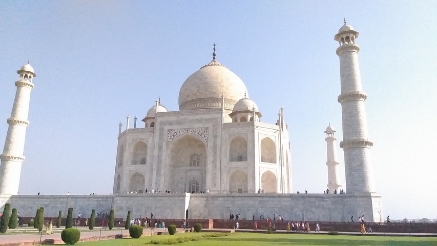 The Taj Mahal in bright sunlight