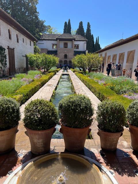       Palace gardens with water features and hedges.
  