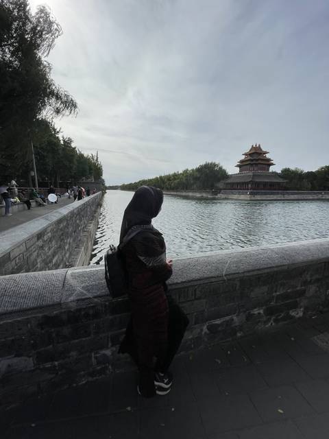       Photo of a moat with ancient buildings nearby.
  