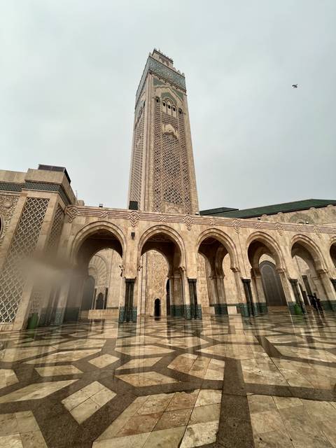       Mosque with a tall minaret and intricate facades.
  
