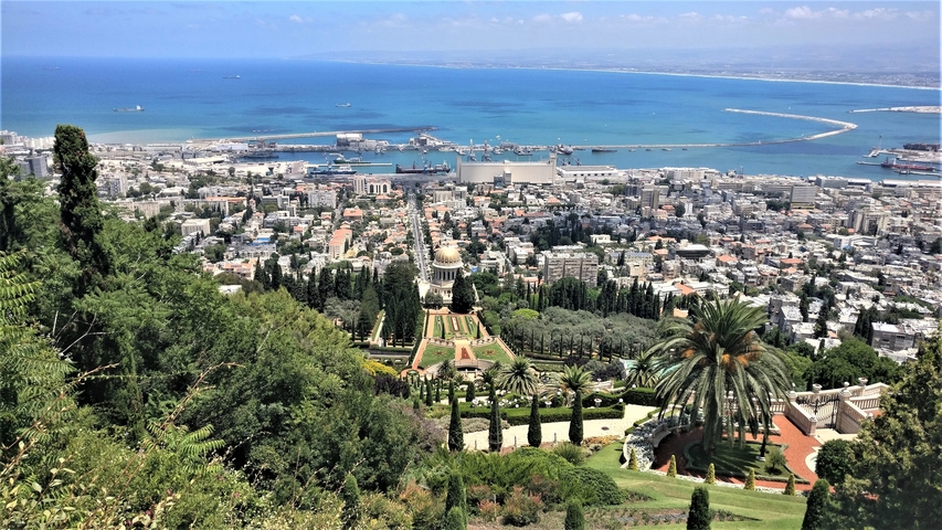 Panoramic view of Haifa with Bahá’í gardens