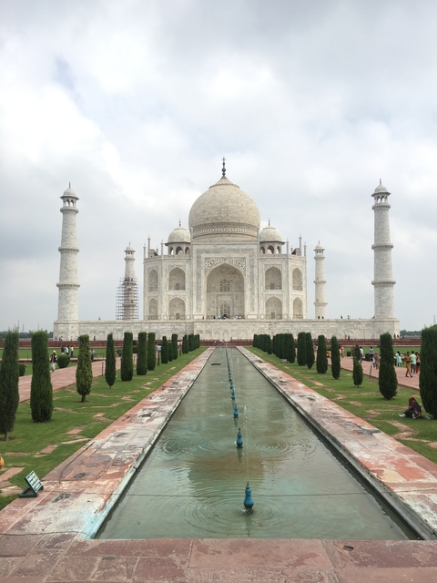Iconic white marble mausoleum with surrounding gardens.