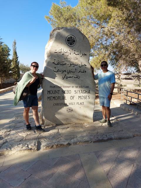 Couple posing by the Mount Nebo sign