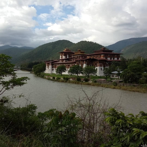       Traditional Bhutanese fortress set against mountainous landscape
  