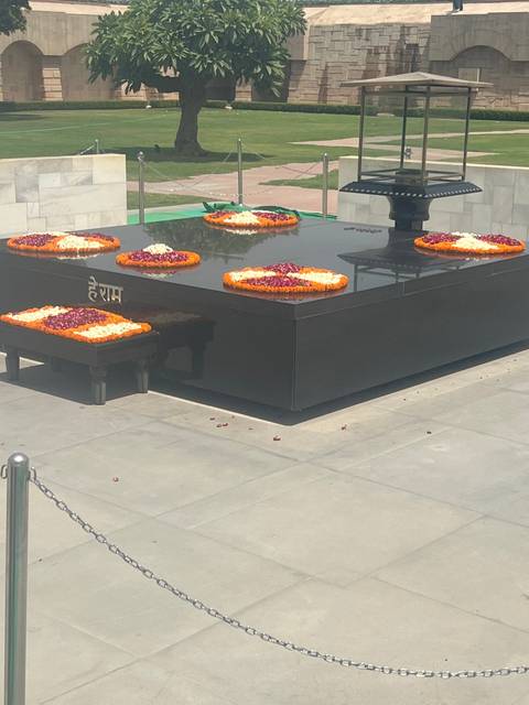       Outline of a memorial with flower arrangements.
  
