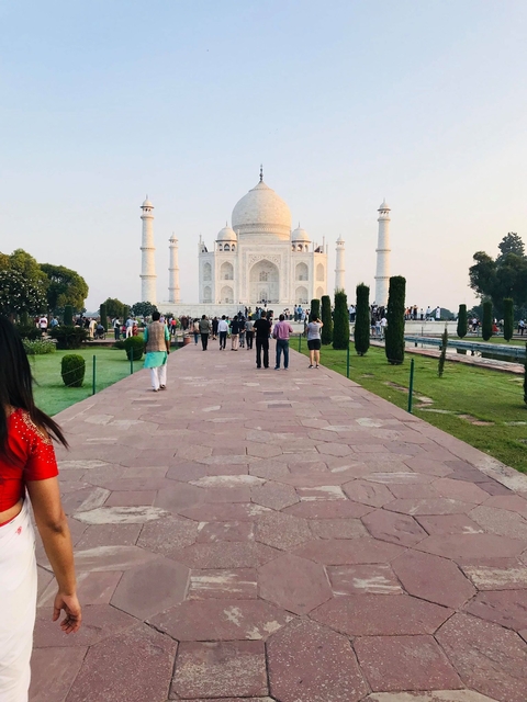       Visitors walking towards the entrance of the Taj Mahal.
  