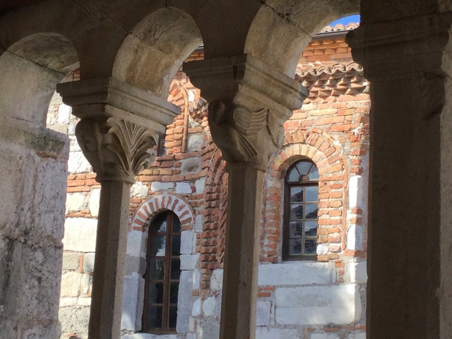      Detail of stone arches and columns with decorative elements.
  