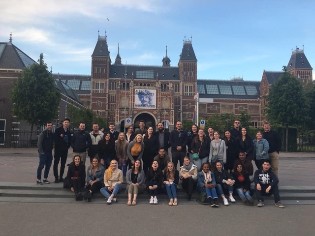       Photo d'avis client sur Play &amp; Pause : Introduction à l'Europe - 2023 
  