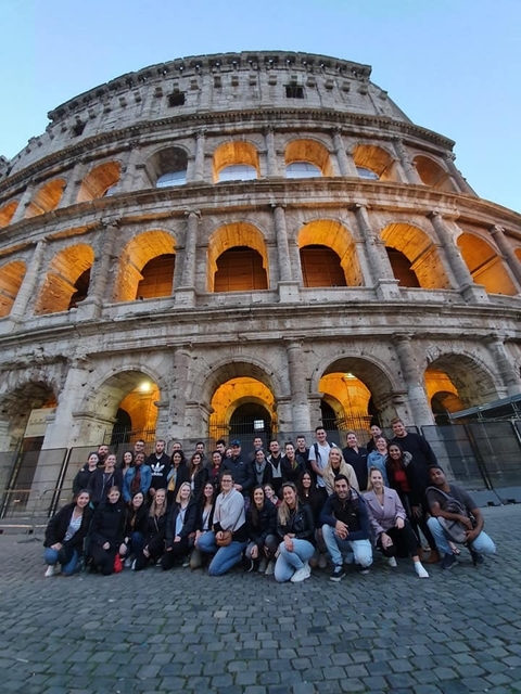       Photo d'avis client sur Play &amp; Pause : Introduction à l'Europe - 2023 
  