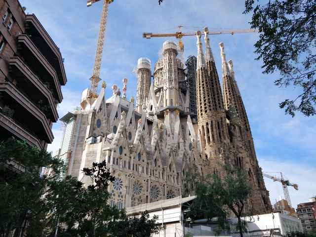       Close-up of the Sagrada Familia under construction.
  