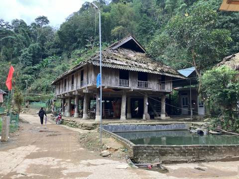       Traditional building with a rustic look in a rural setting.
  