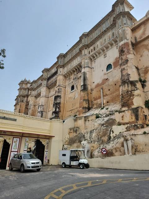       Historical building exterior with vehicles.
  