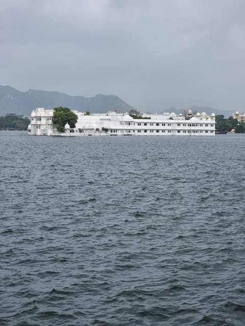       Large building by a lake.
  