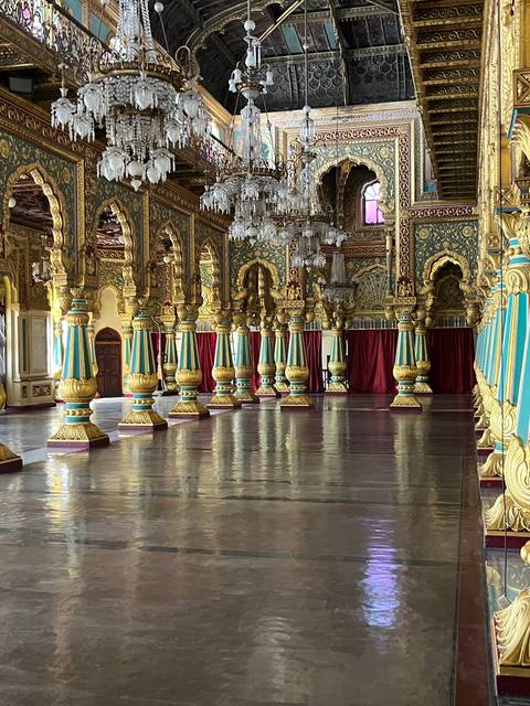      Luxurious and ornately decorated interior of a palace.
  