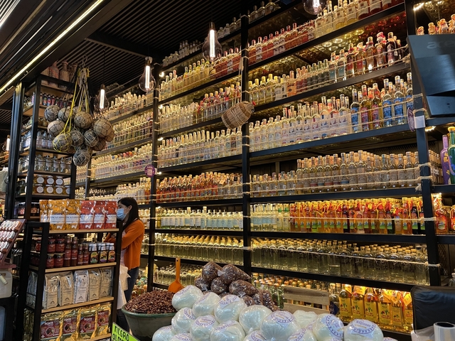       Store with a wide selection of beverages
  