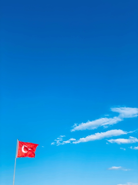       Blank image with blue sky and a cloud.
  