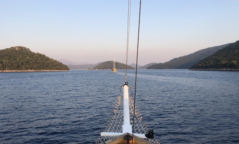       View from a boat sailing towards distant islands.
  