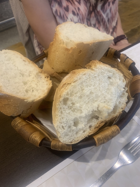       Basket of sliced bread.
  
