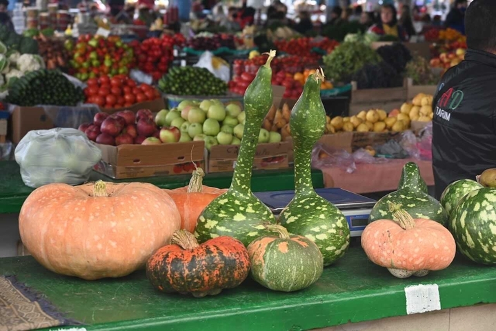       Market stall with various gourds and vegetables.
  