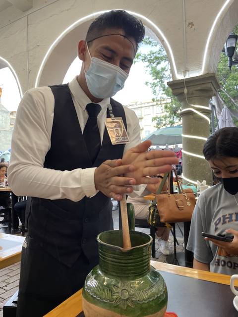      Waiter preparing food at the table
  