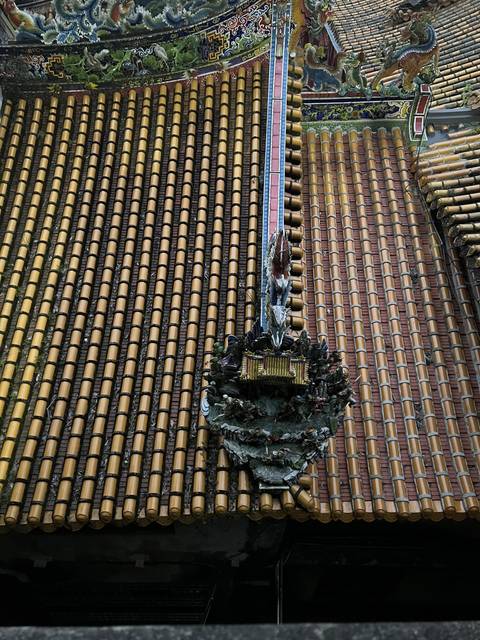 Detail of a temple roof with artistic elements.