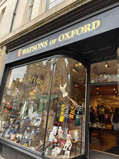       Shopfront displaying souvenirs and items with a focus on Oxford.
  
